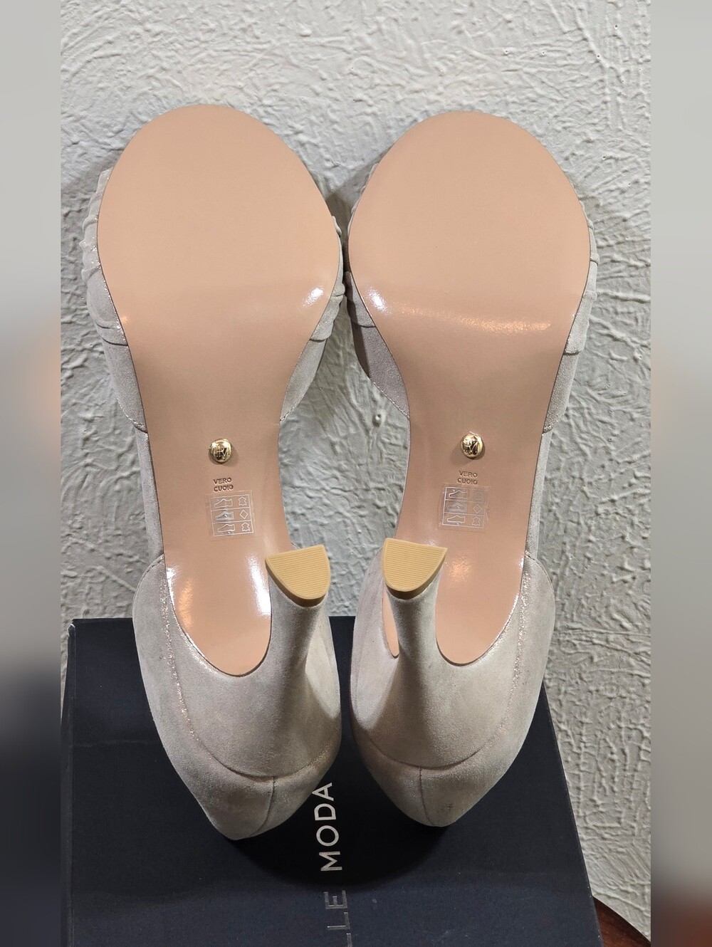 Pelle Moda Huxley Pumps Size 9.5 Dark Taupe Crystal Buckle Peep Toe NWT - Picture 16 of 16
